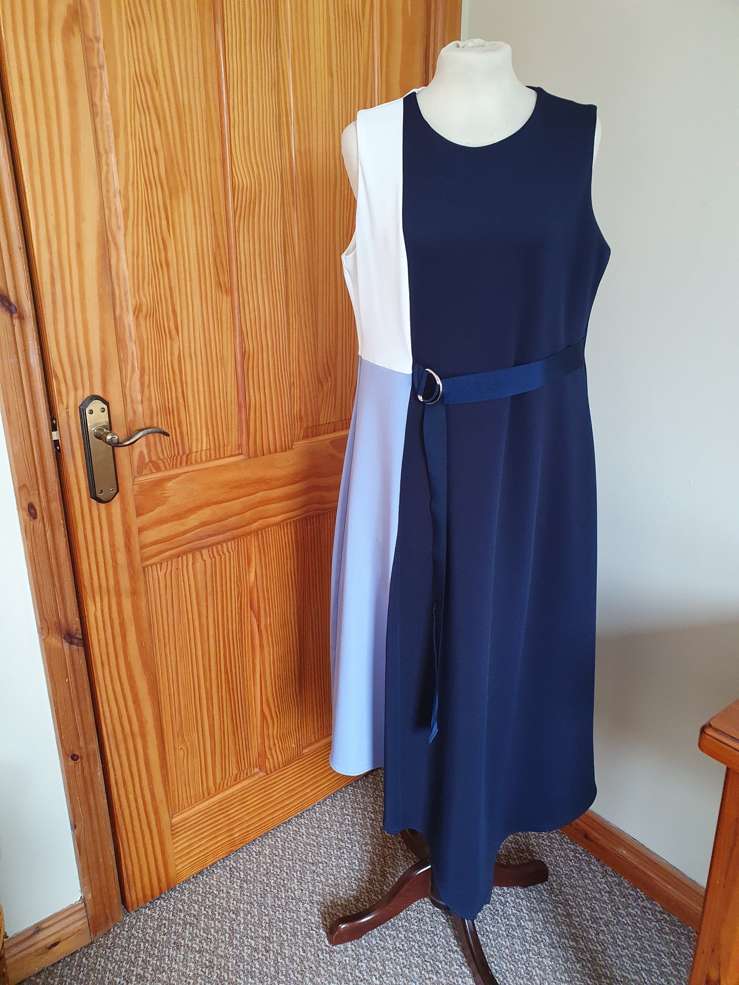 Size 12 sleeveless dress