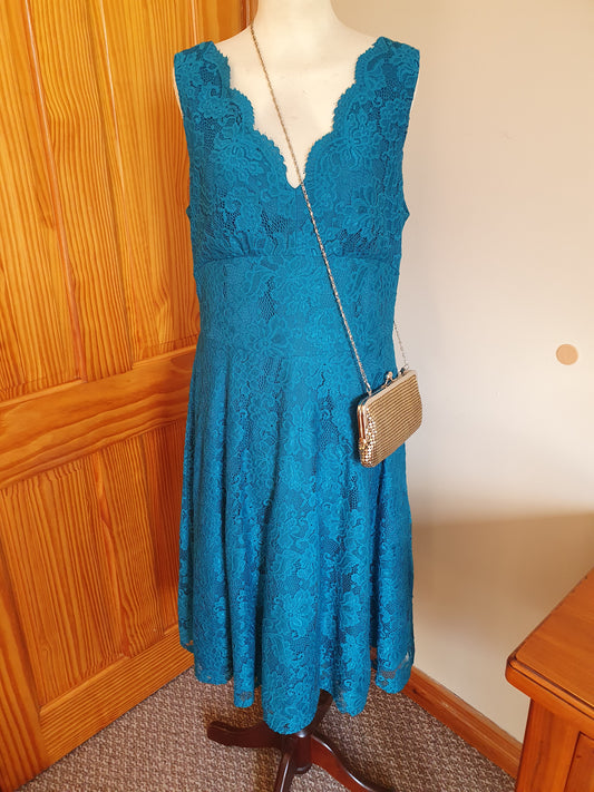 Size 14 sleeveless dress