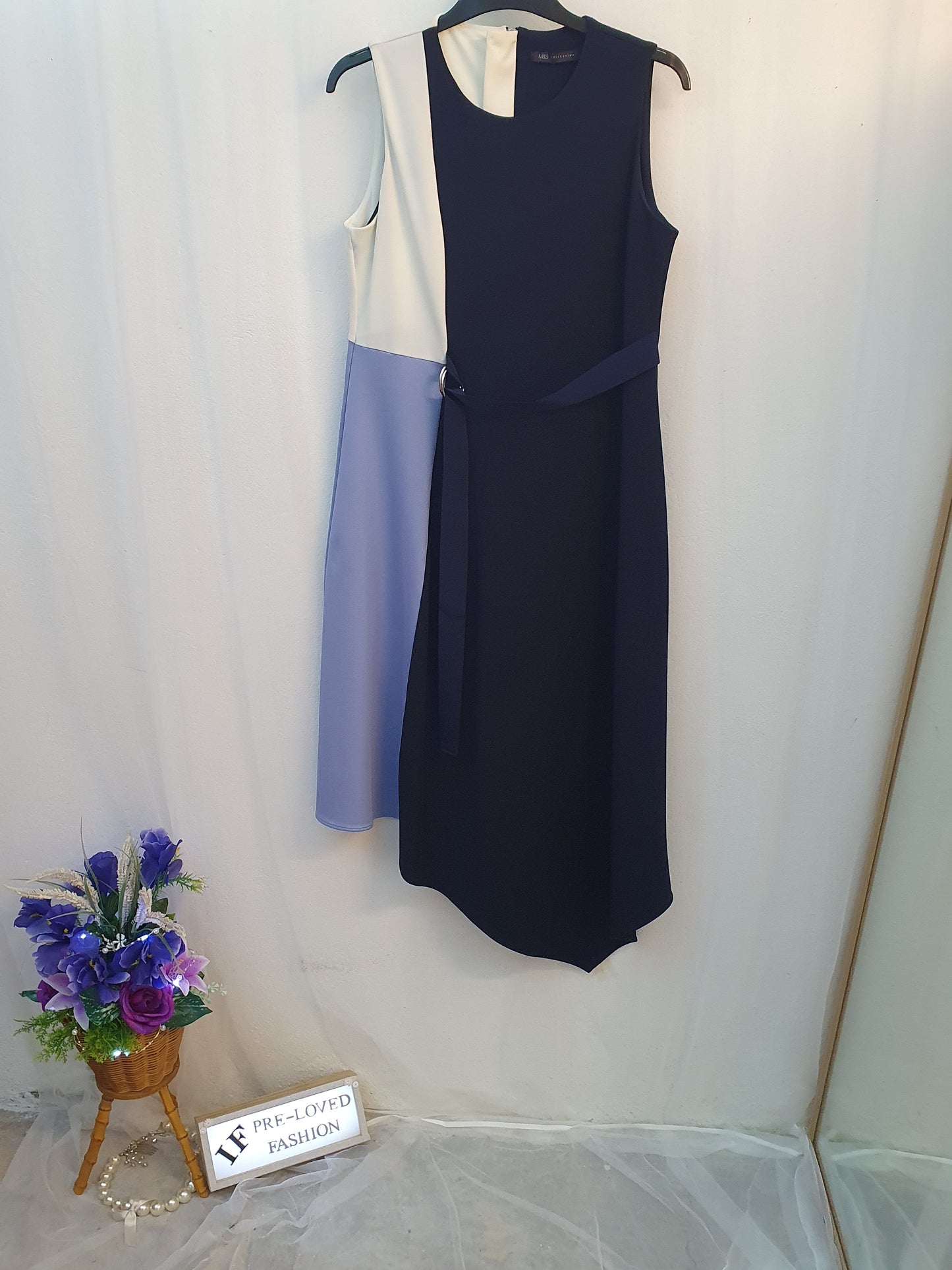 Size 12 sleeveless dress