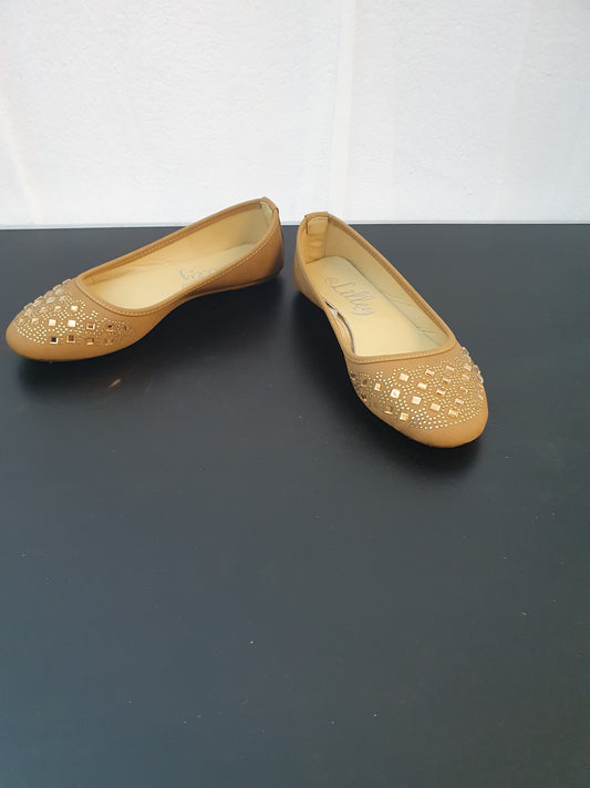 Shoes size 5 flat