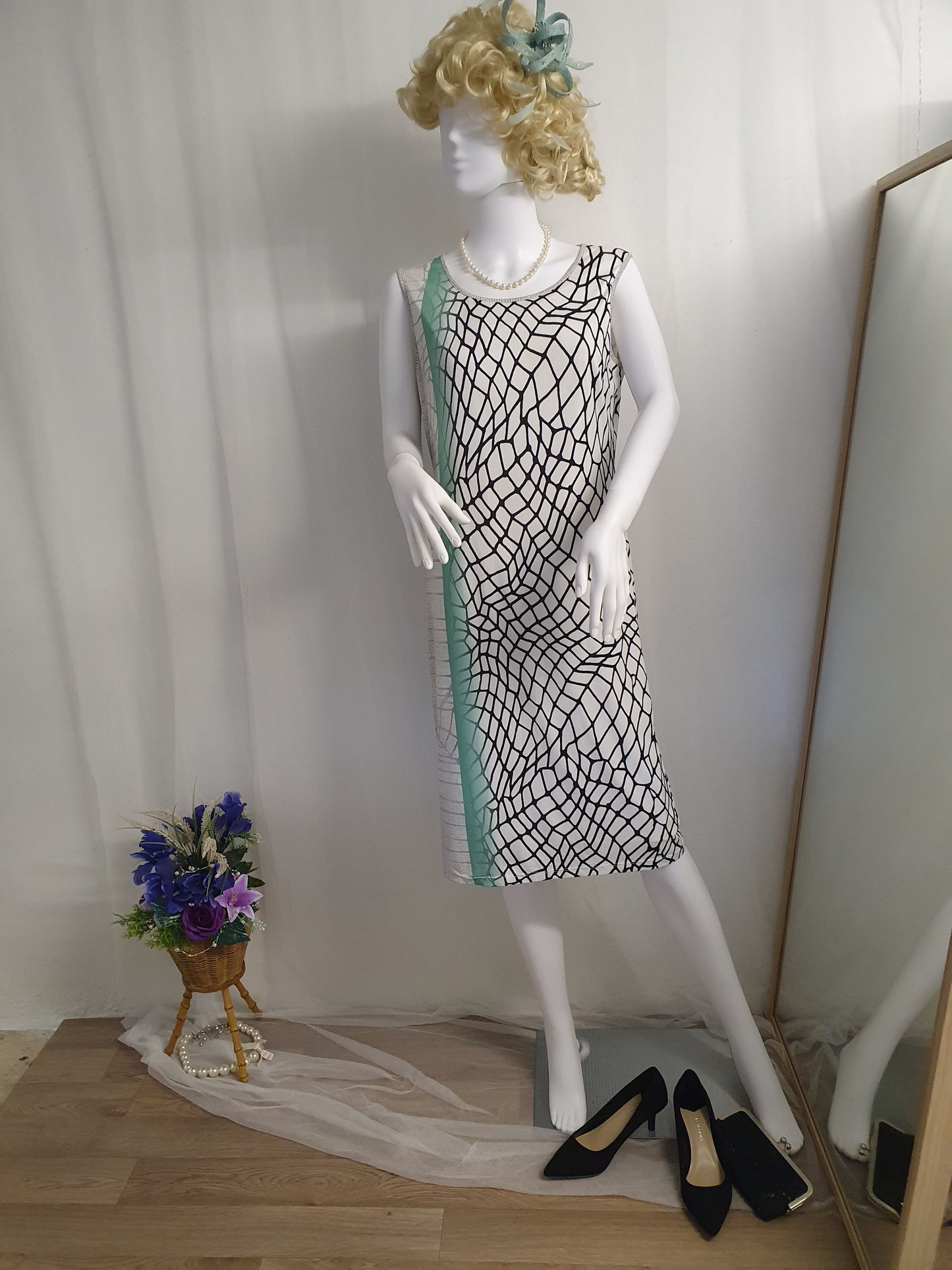 Size 14 sleeveless dress with cape