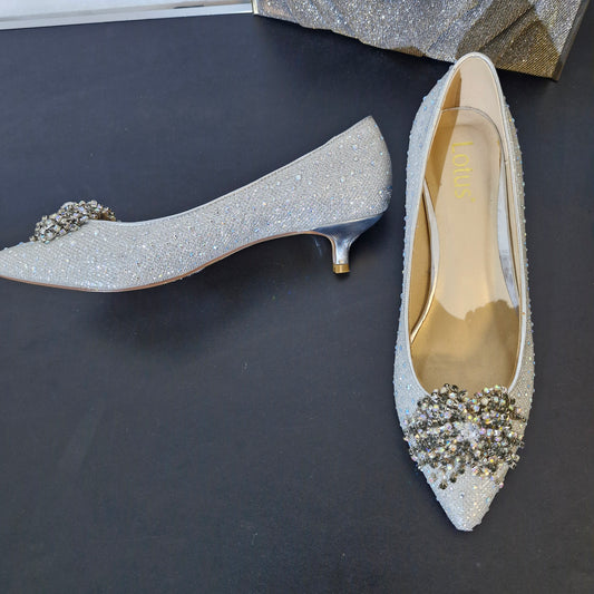 Shoes size 6