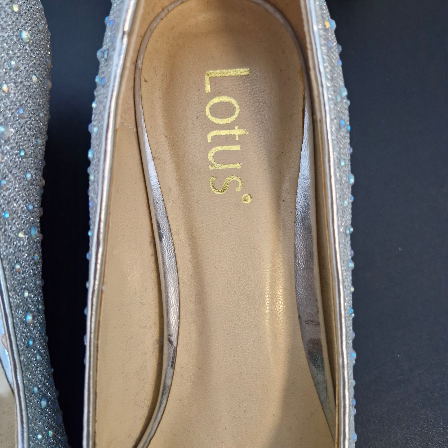 Shoes size 6