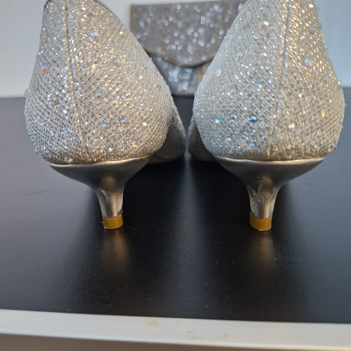 Shoes size 6