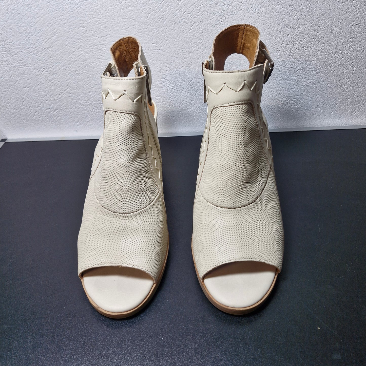 Shoes size 7