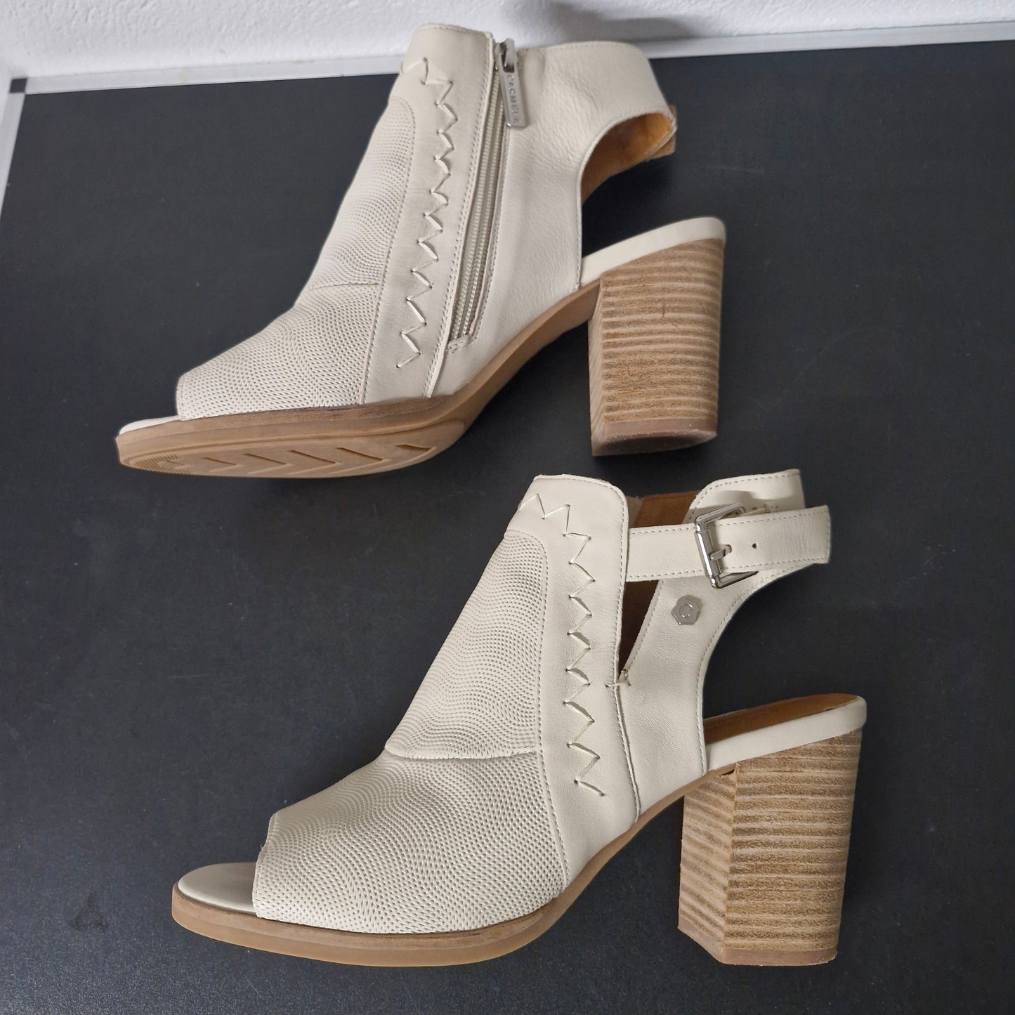 Shoes size 7