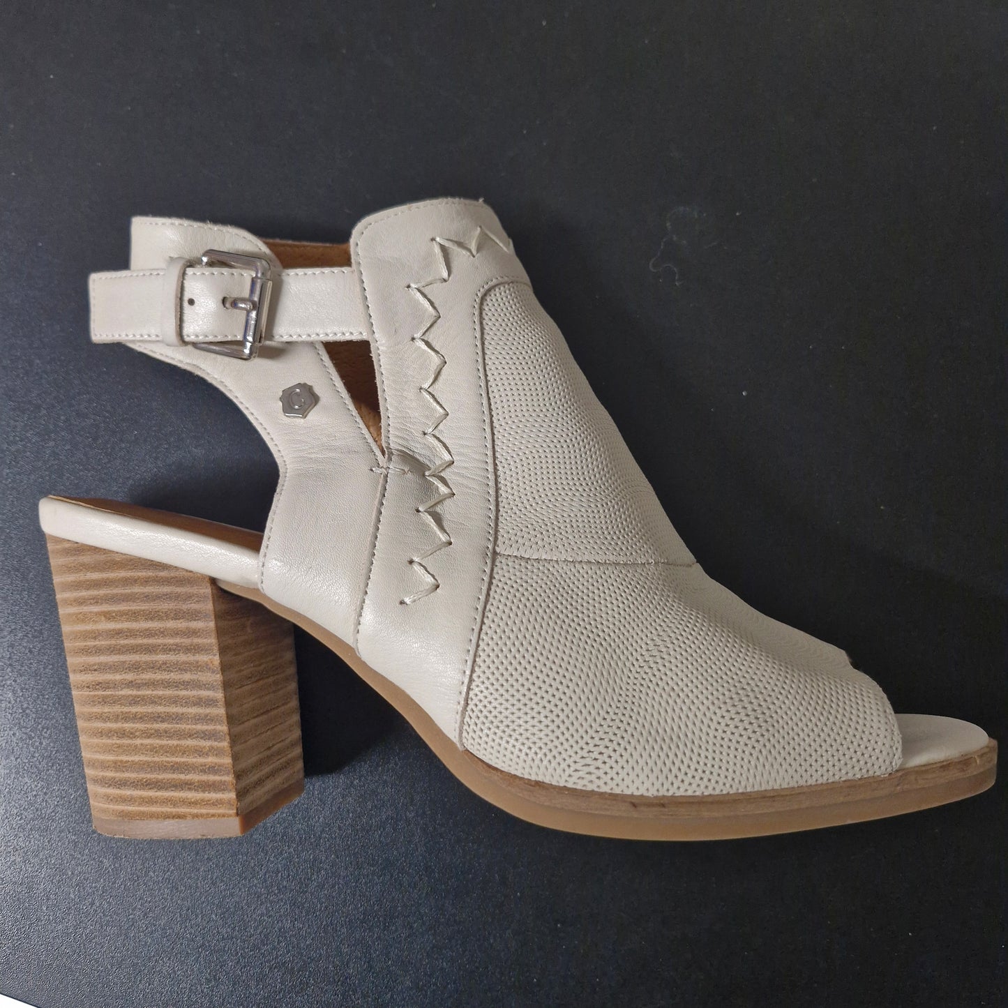 Shoes size 7