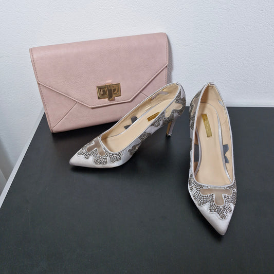 Shoes size 6