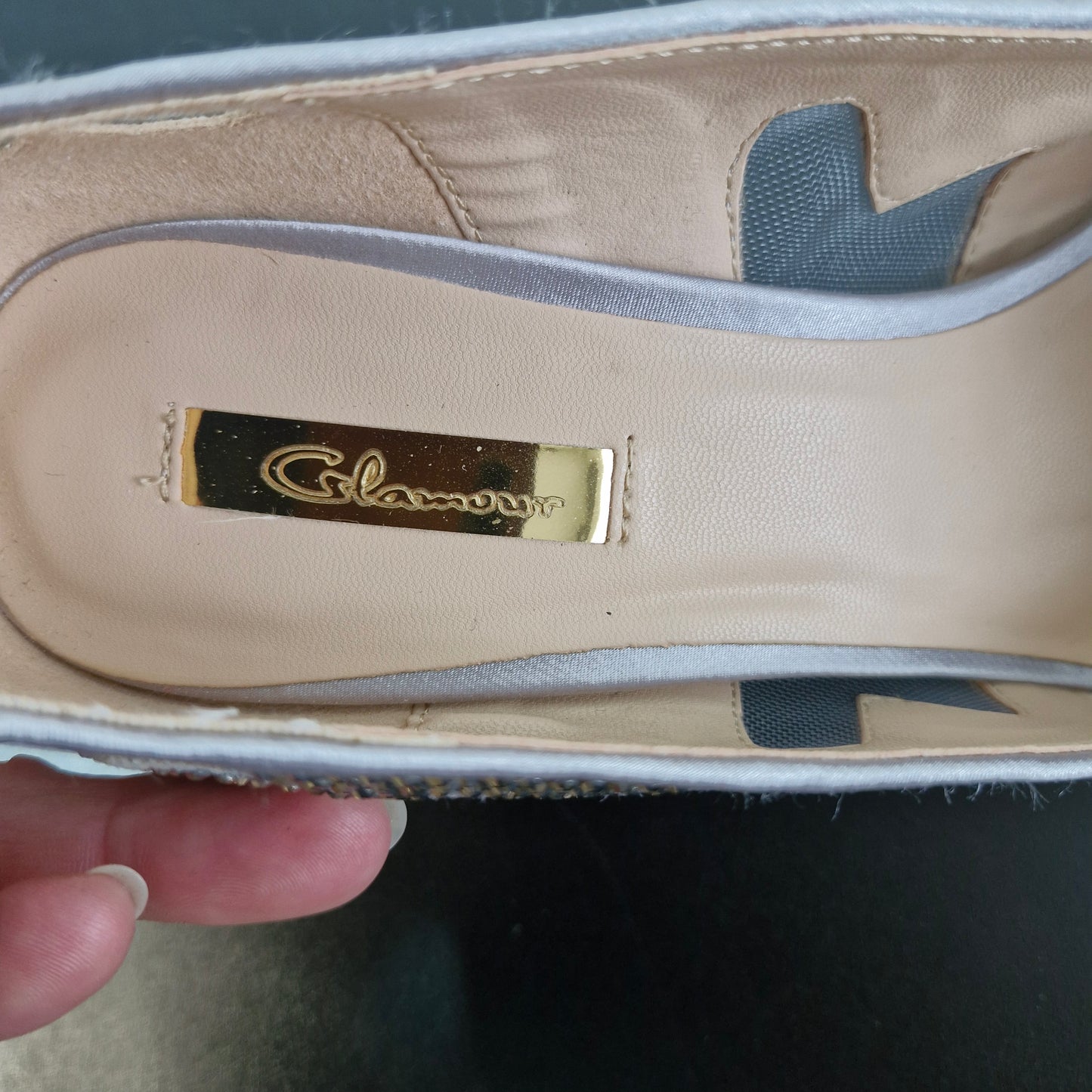 Shoes size 6