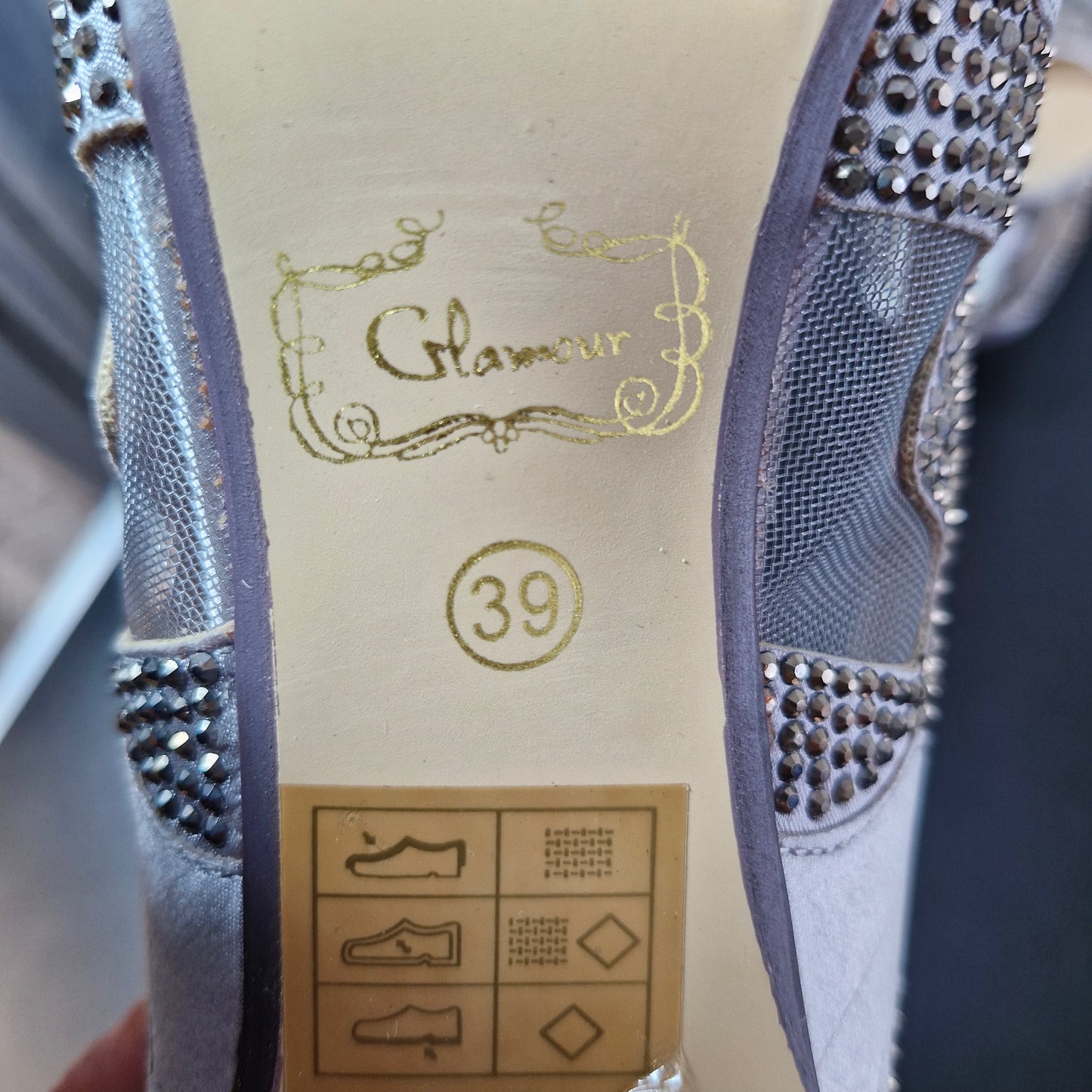 Shoes size 6
