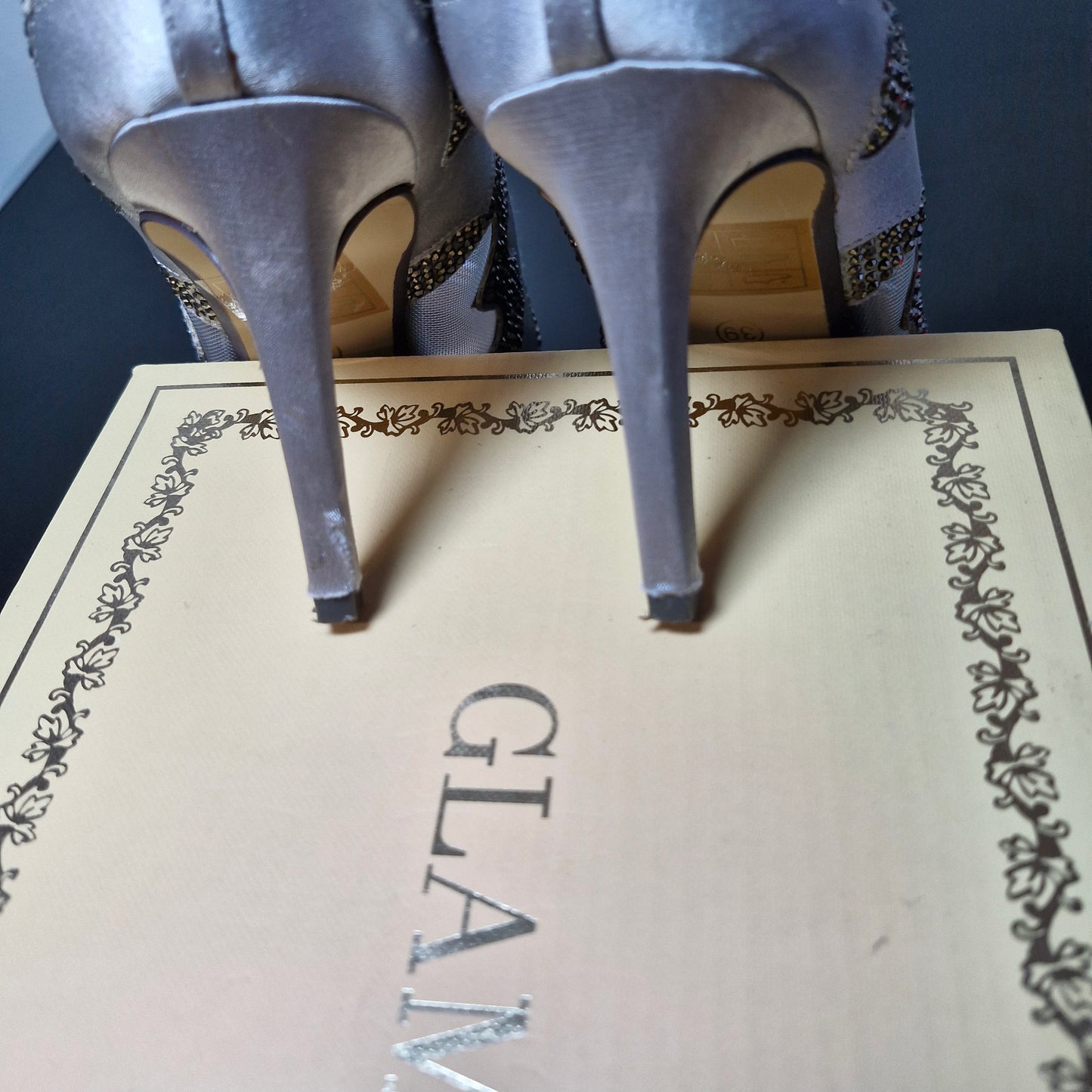 Shoes size 6