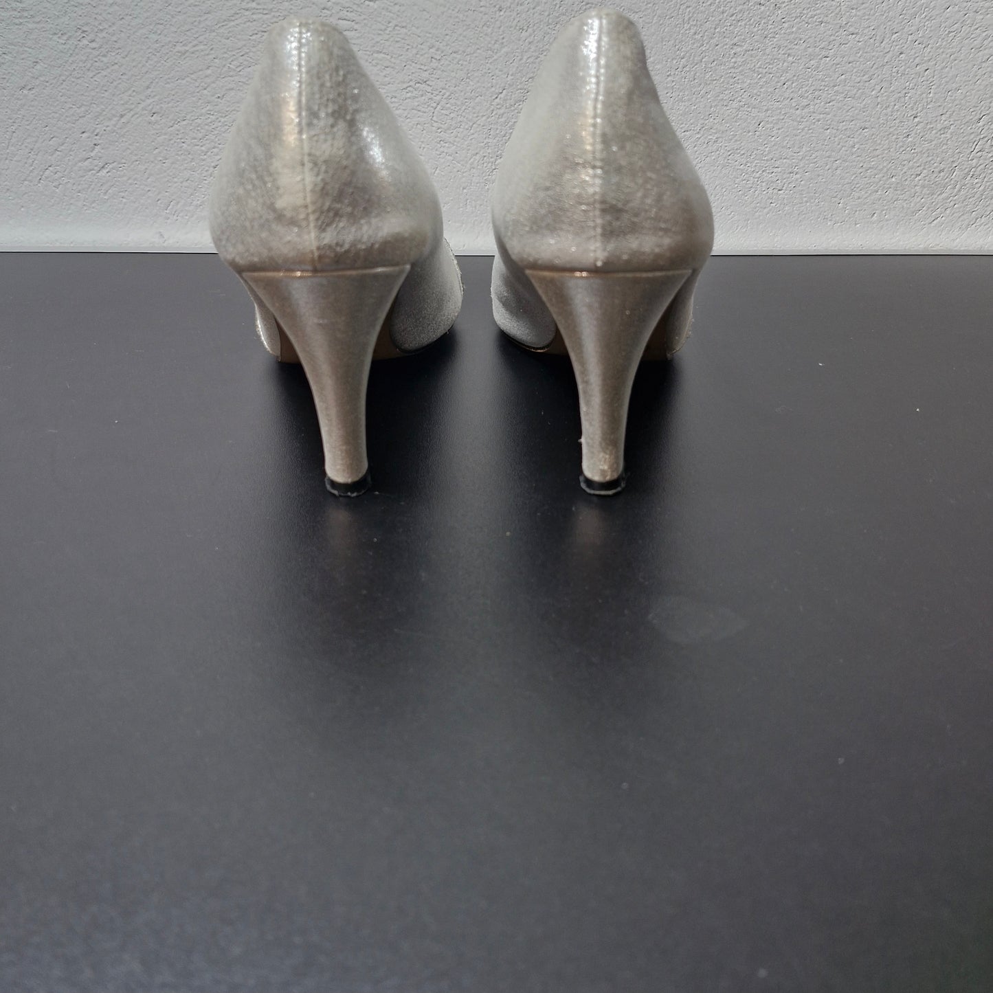 Shoes size 4