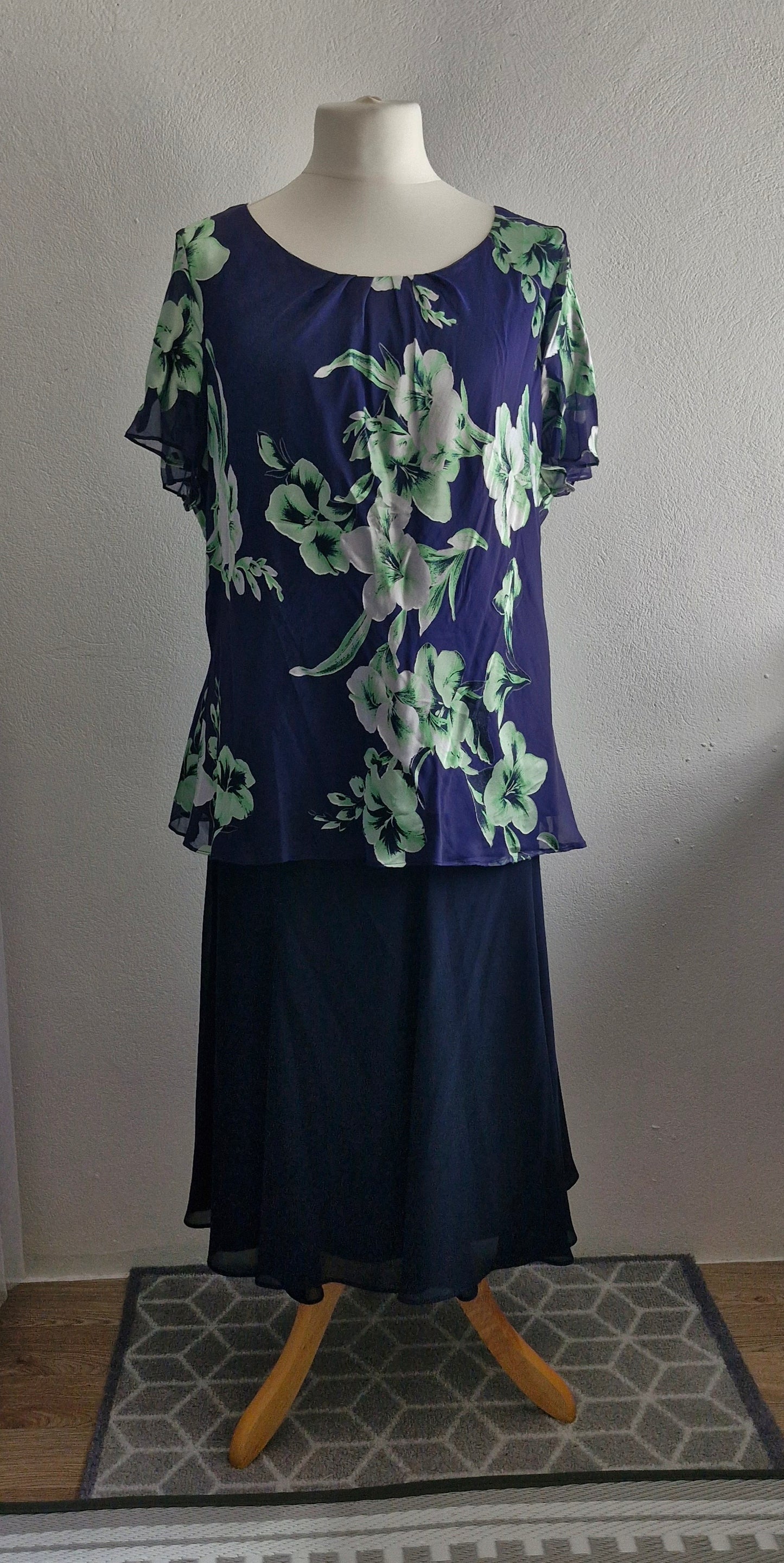Size 22-24 top, skirt and jacket