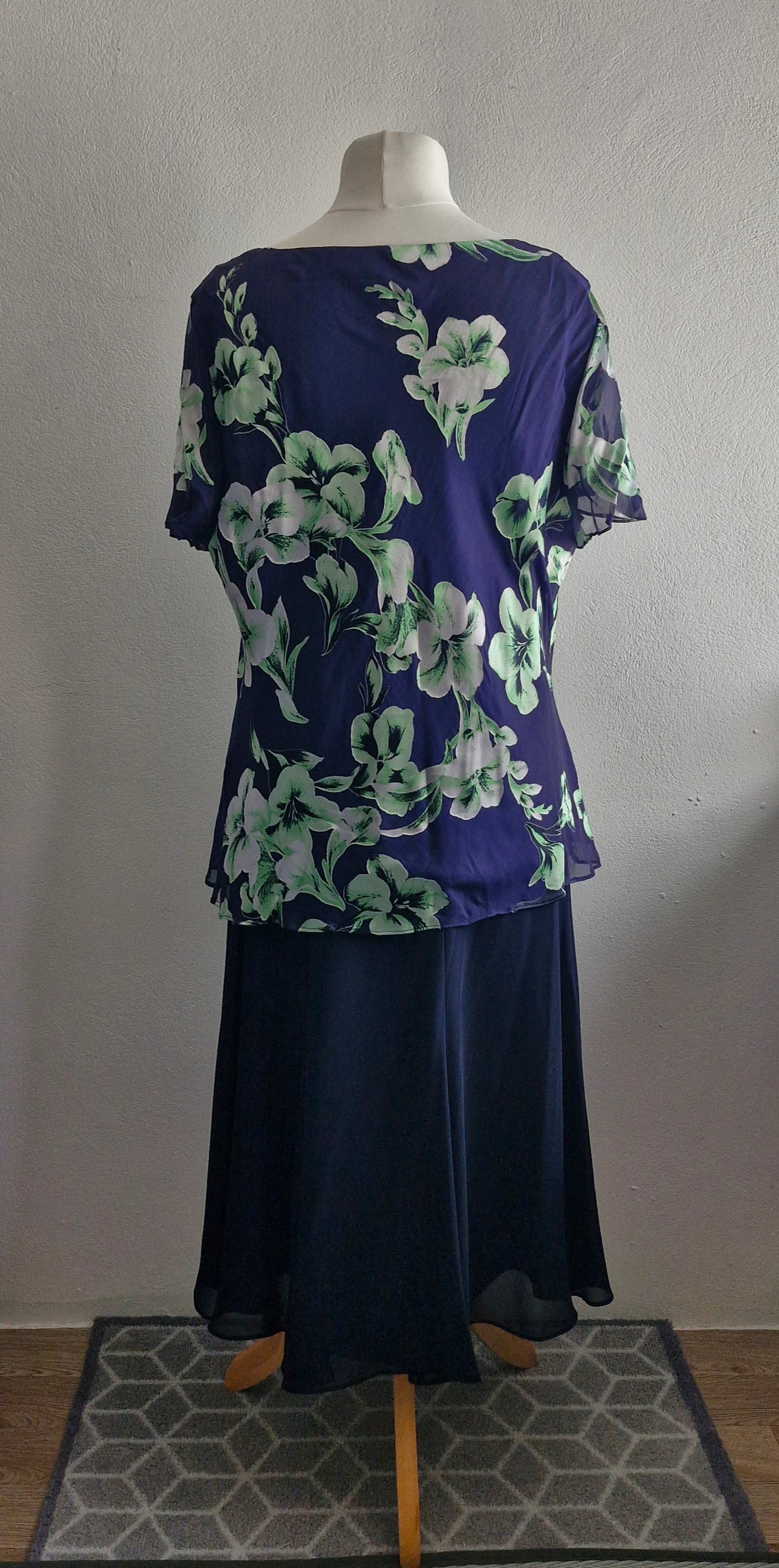 Size 22-24 top, skirt and jacket